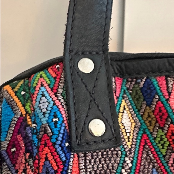Guatemalan Huipil Embroidered fabric and leather tote - Picture 4 of 10